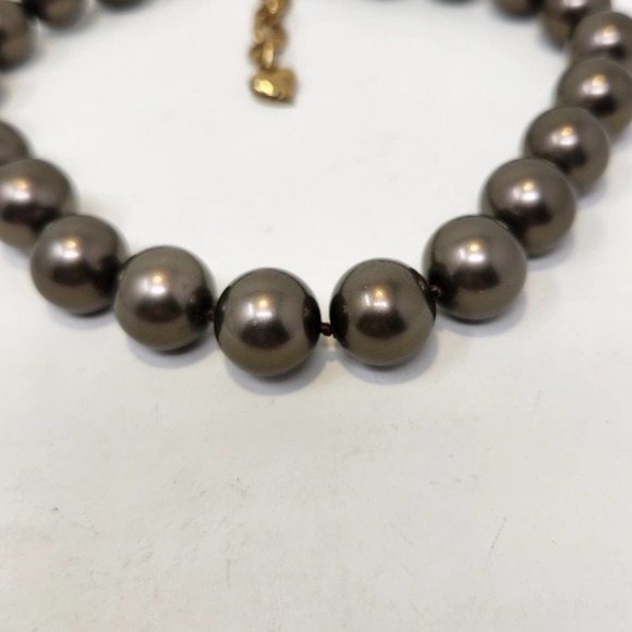 Carolee Large Luster Gray Glass Faux Pearl Necklace Knotted Vintage Chunky - Picture 3 of 7